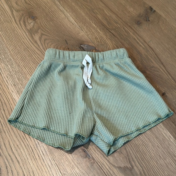 Winnie + Crew Shorts - Picture 1 of 2